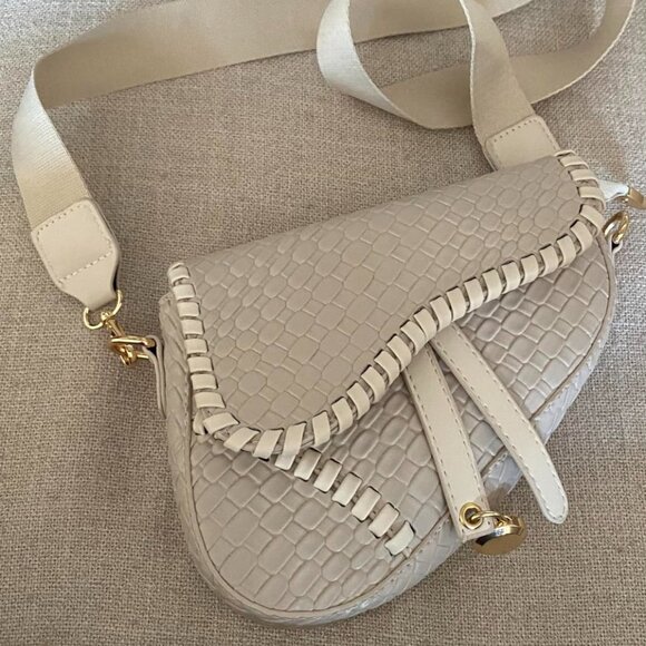 Neiman Marcus Emerald White PU Leather Crocodile Saddle Bag - Picture 1 of 5